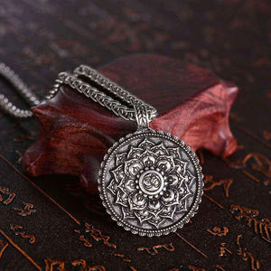 Collier Om en Argent Antique – Harmonie & Spiritualité