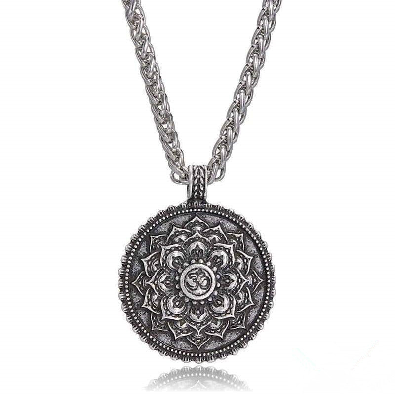 Collier Om en Argent Antique – Harmonie & Spiritualité